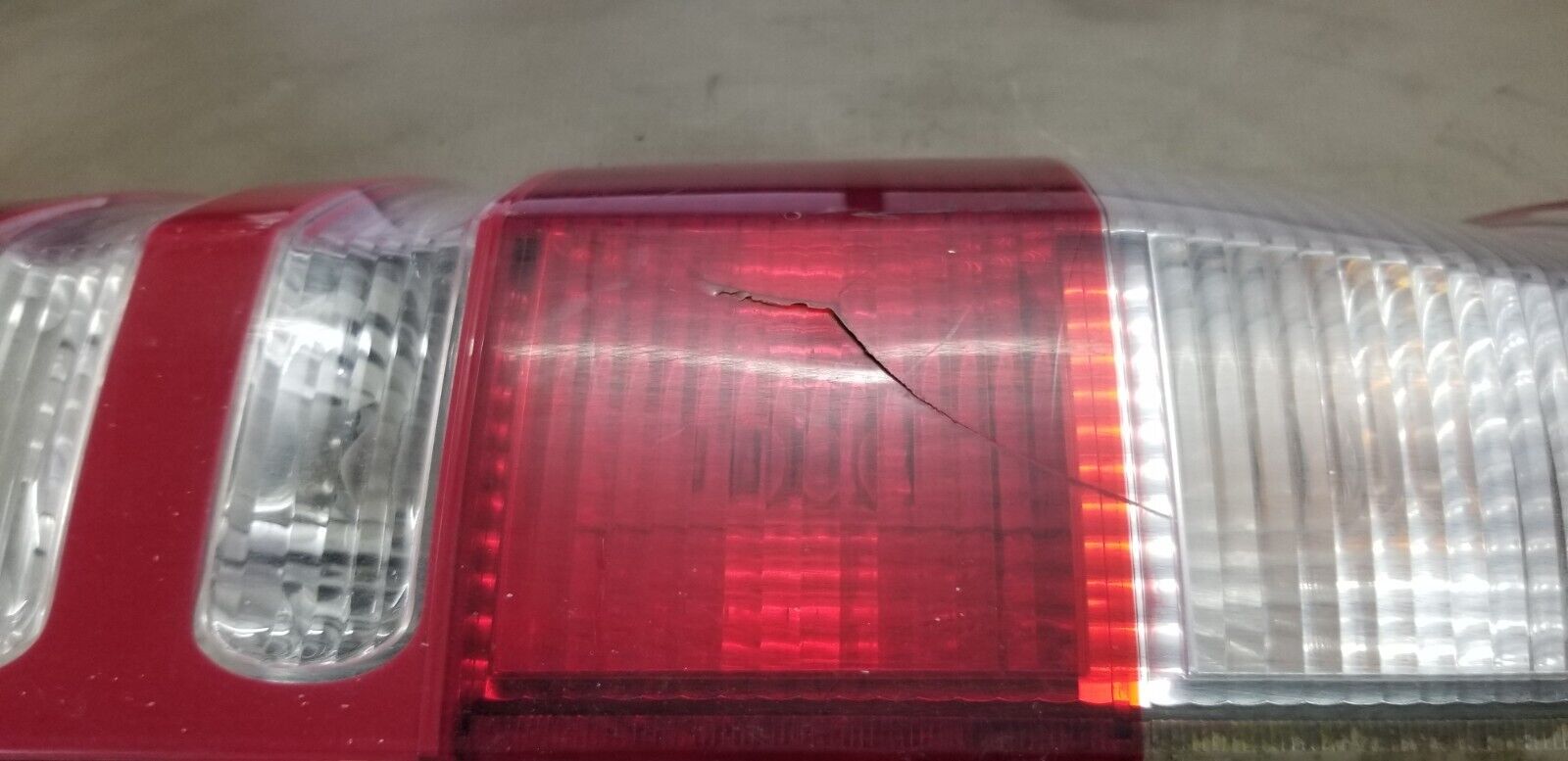 2015 MERCEDES-BENZ SPRINTER W906 RHD REAR LEFT PASSENGER SIDE TAIL LIGHT - Image 4