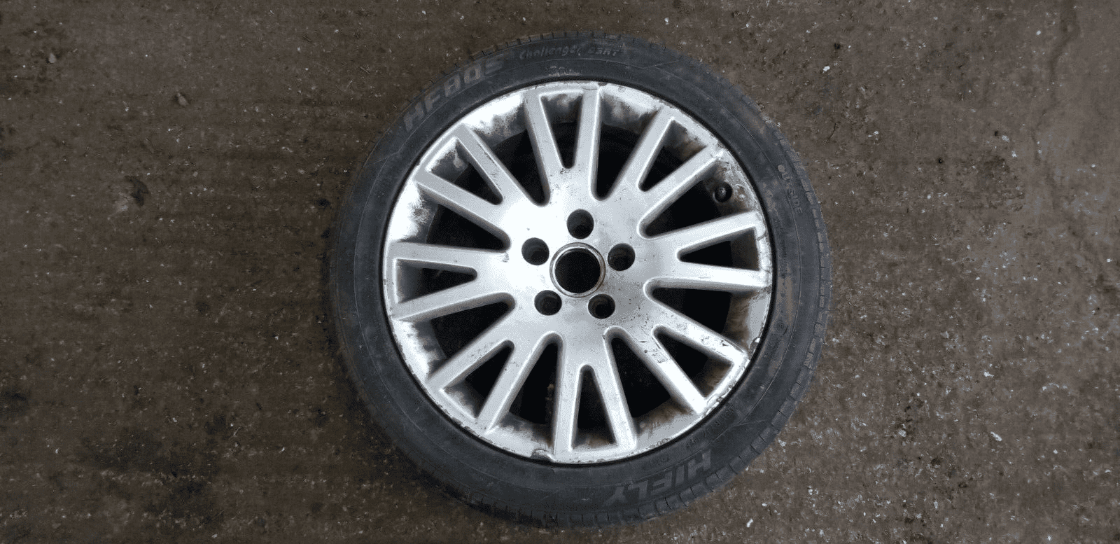 AUDI A4 B7 17'' ALLOY WHEEL & TYRE 4FO 601 025 AK 235/45R17