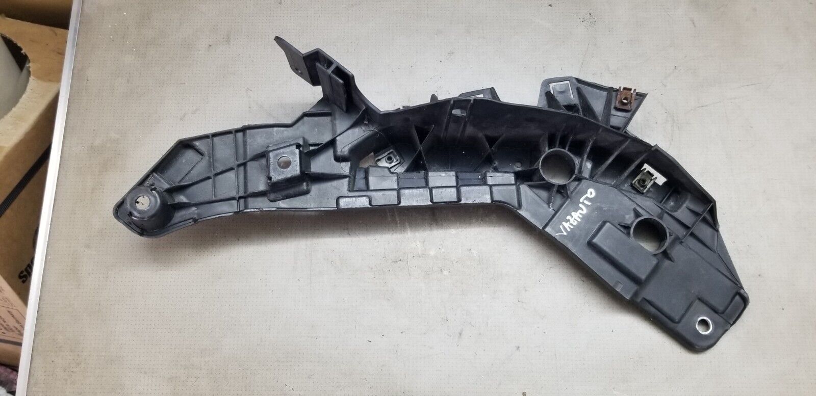 CITROEN RELAY 2017 O/S/F HEADLIGHT SUPPORT BRACKET 1375162080 - Image 3