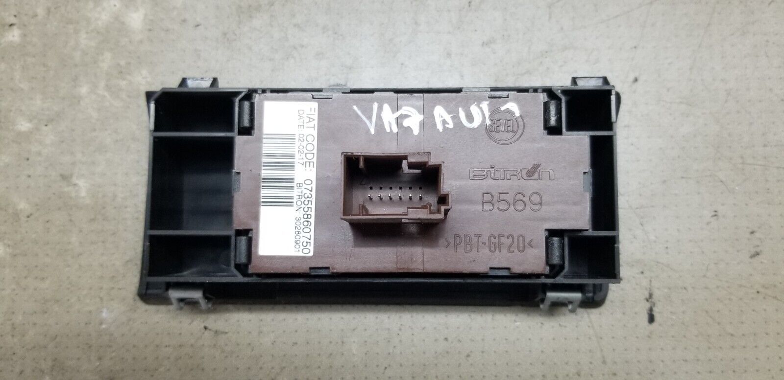 Citroen Relay/jumper 2017 Mk3 Fog Light Switch 07355860750 - Image 3