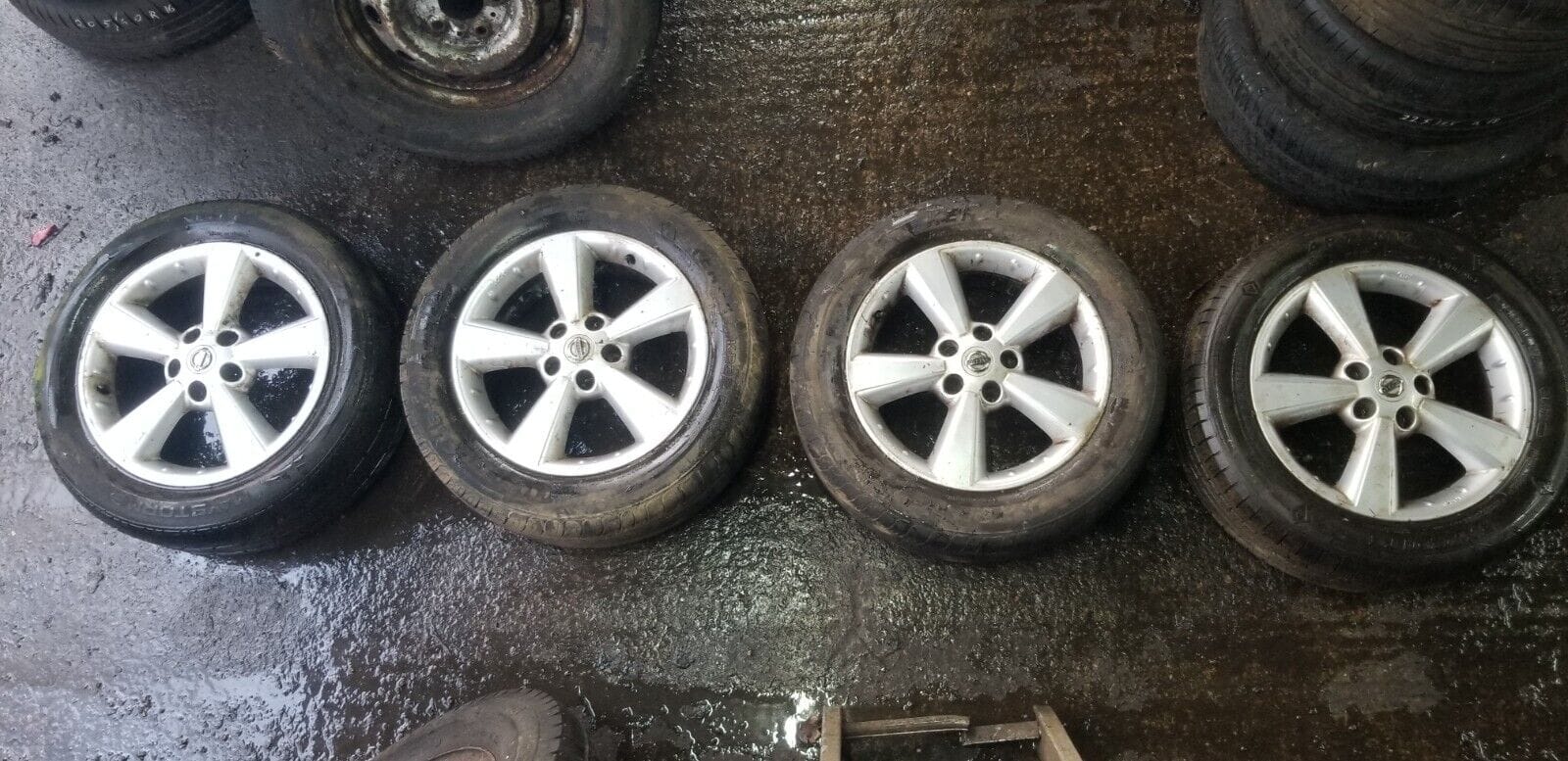 GENUINE NISSAN QASHQAI J11 6.5x17" ET40 ALLOY WHEELS 40300EY17C & TYRES