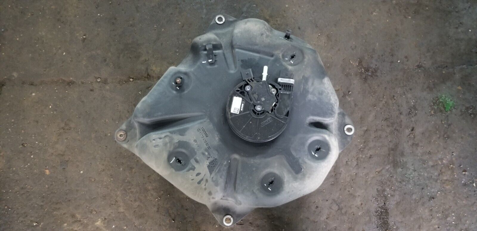 Mercedes Benz E-Class W212 AdBlue Tank With Pump A2124700200 |O - Image 4