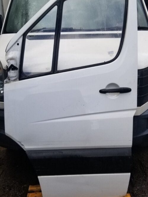 MERCEDES BENZ SPRINTER W906 VOLKSWAGEN CRAFTER PASSENGER SIDE FRONT WHITE DOOR