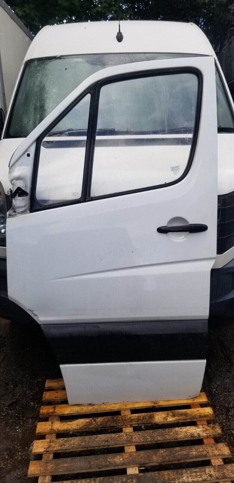 MERCEDES BENZ SPRINTER W906 VOLKSWAGEN CRAFTER PASSENGER SIDE FRONT WHITE DOOR