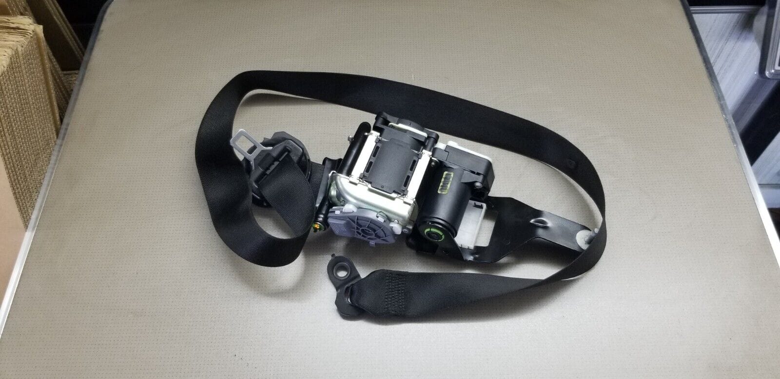 Mercedes Benz W212 E Class Facelift Front Seat Belt Left Side A2128600786