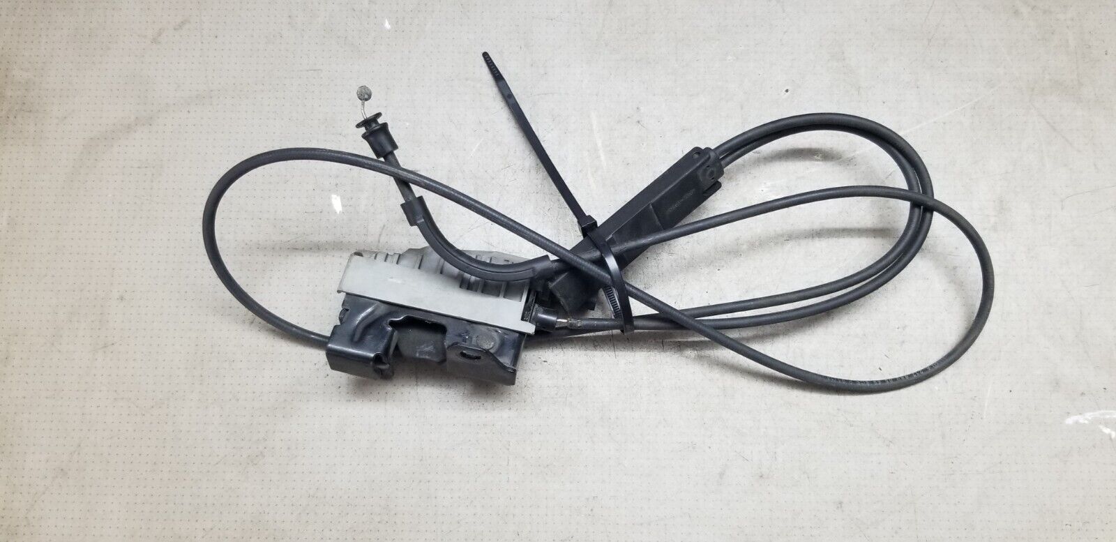 MERCEDES BENZ W212 E CLASS FRONT BONNET HOOD LOCK A2128800160