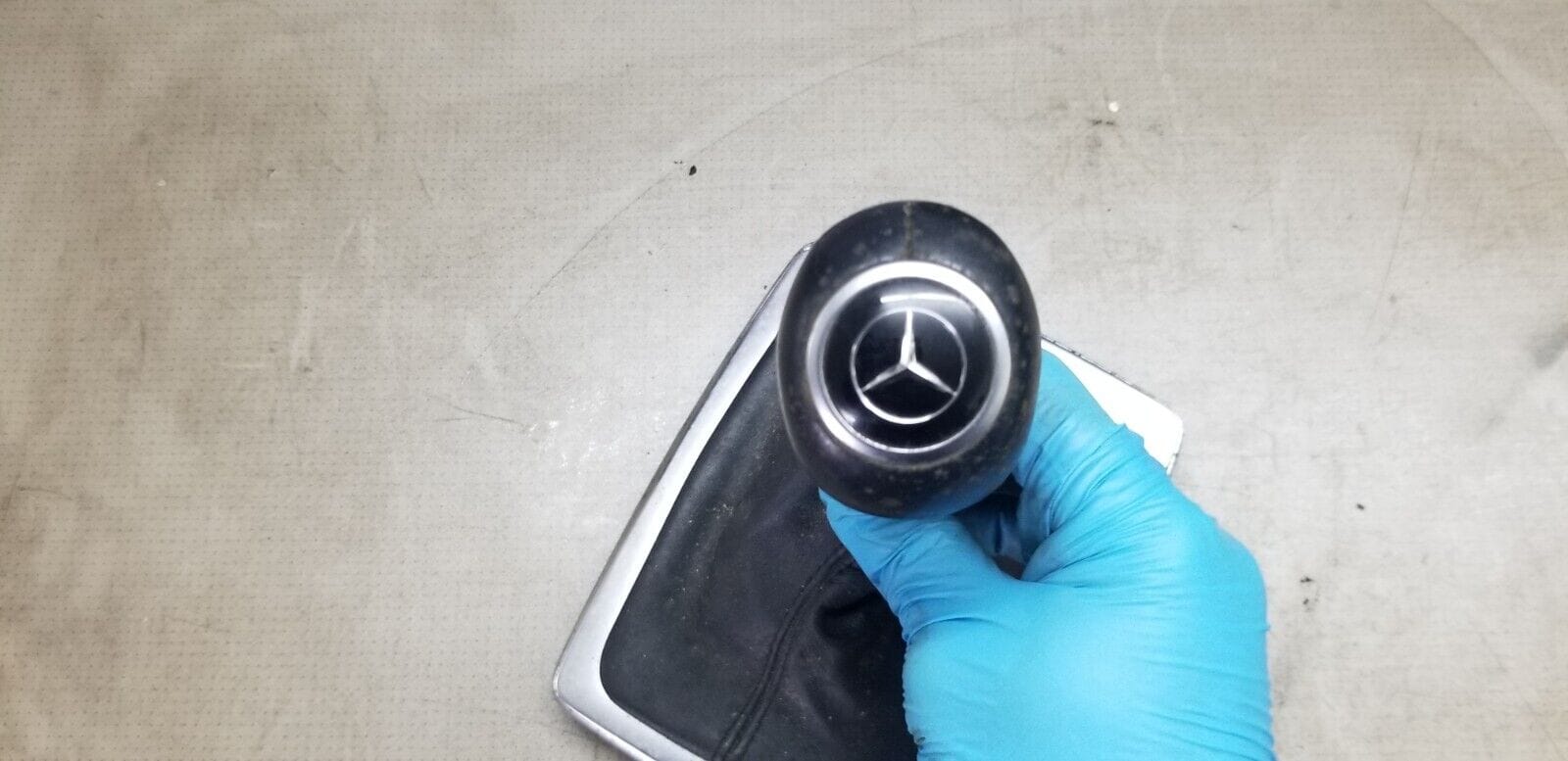 Mercedes C220 W204 2012 AUTOMATIC Gear Stick & Trim A2042674988 - Image 3