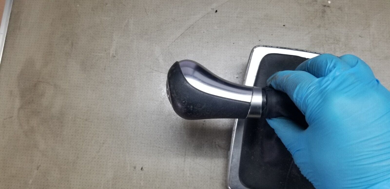 Mercedes C220 W204 2012 AUTOMATIC Gear Stick & Trim A2042674988 - Image 4