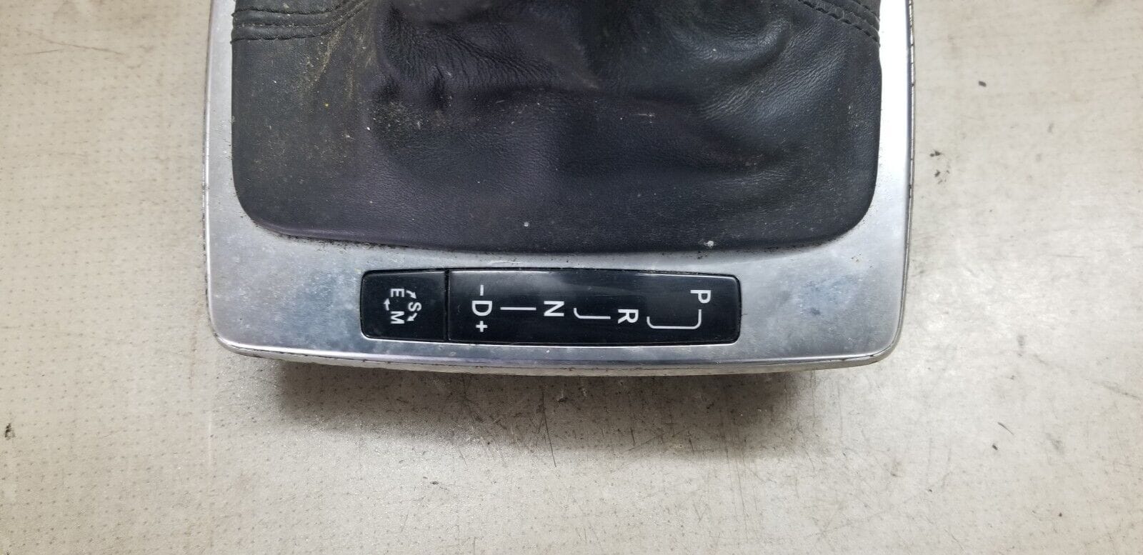 Mercedes C220 W204 2012 AUTOMATIC Gear Stick & Trim A2042674988 - Image 6