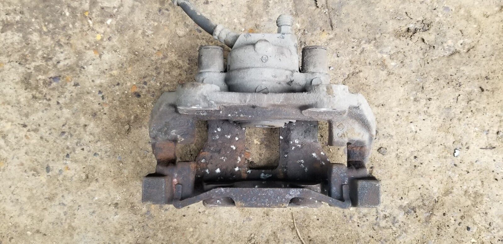 Mercedes E CLASS REAR BRAKE CALIPER LEFT REAR W212 2015 E220 CDI BRAKE CALIPER - Image 4