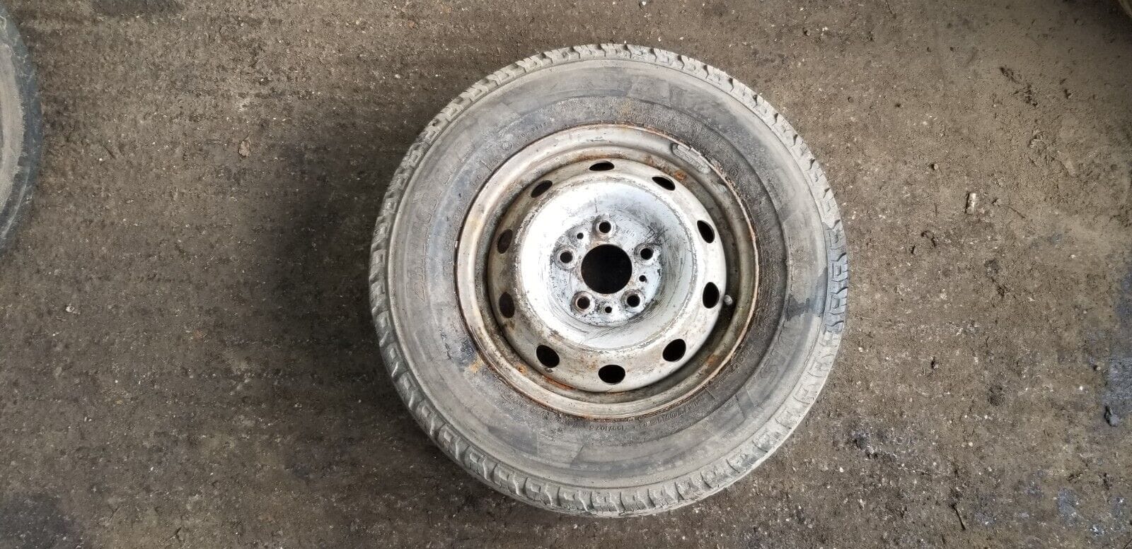 Peugeot Boxer 15 inch steel wheel and tyre complete view