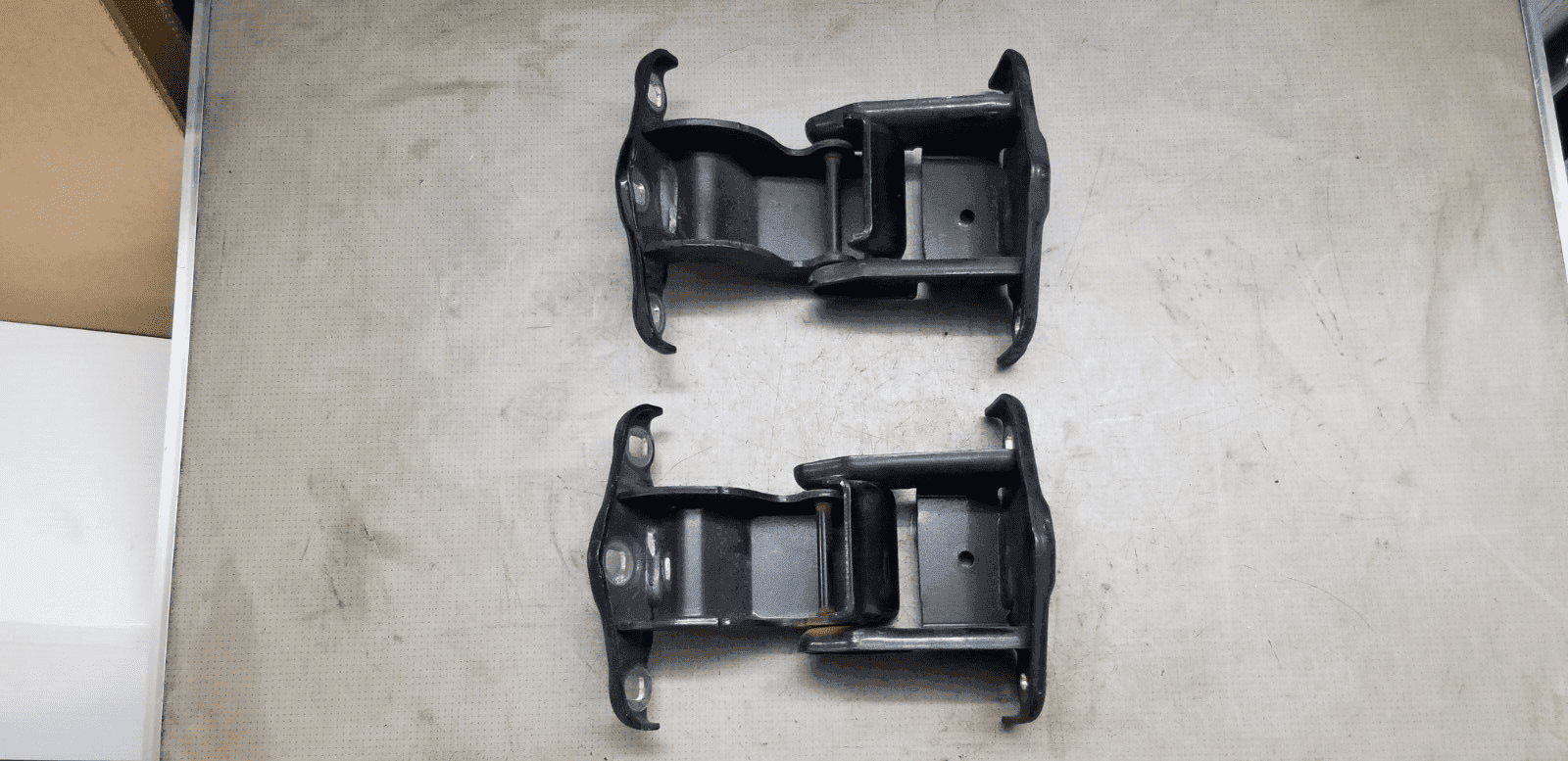 RENAULT TRAFIC 2013 REAR DOOR HINGES RIGHT SIDE 527428C 57854C PAIR - Image 3