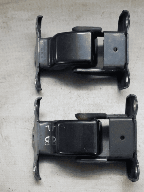 RENAULT TRAFIC 2013 REAR DOOR HINGES RIGHT SIDE 527428C 57854C PAIR