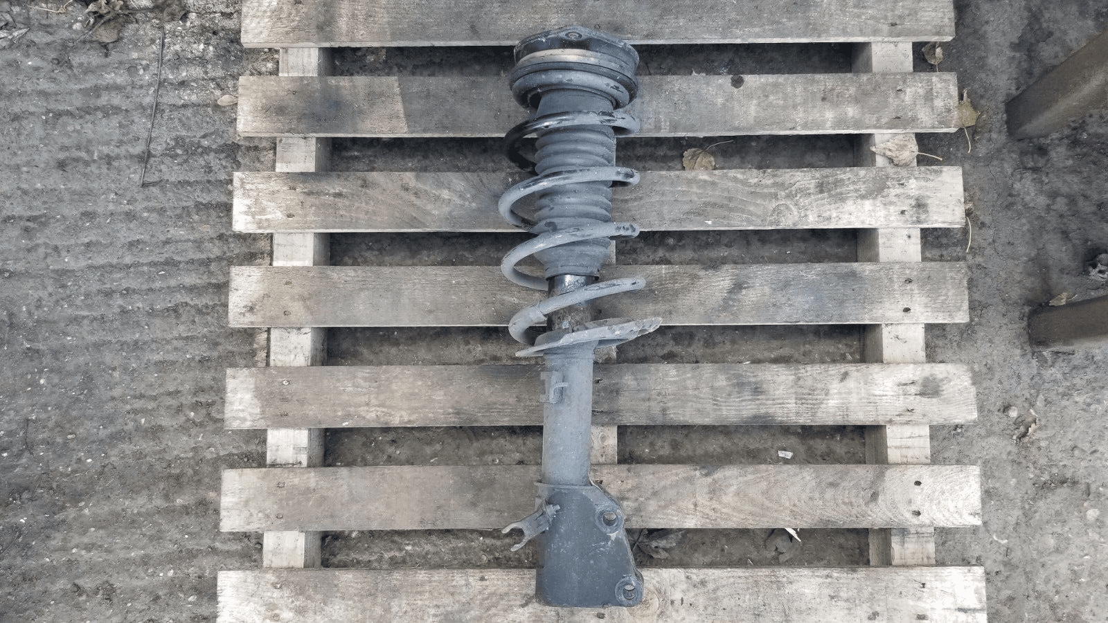 Renault Kangoo Shock Absorber Left Near Side Front 1.5 Diesel 2011