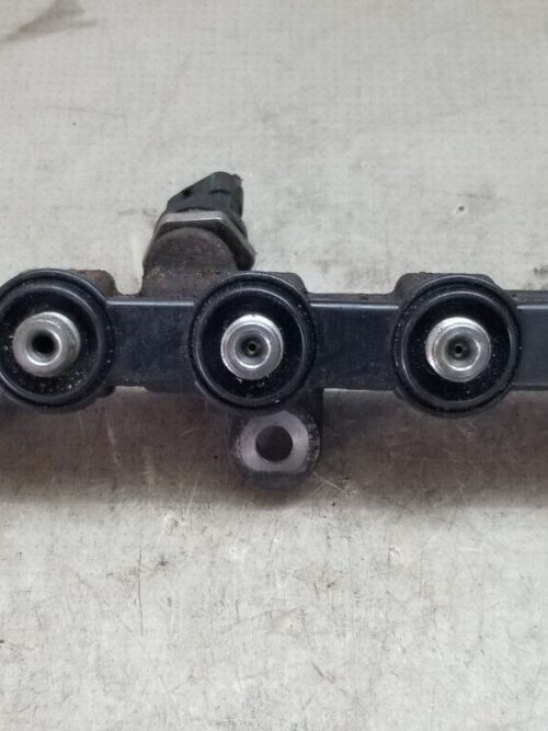 Used OEM injector rail 175215697R 0445214258 Master III