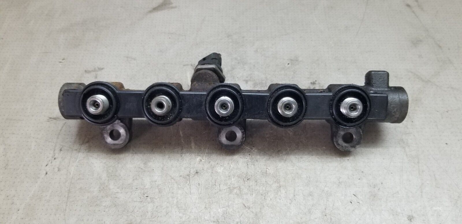 Used OEM injector rail 175215697R 0445214258 Master III