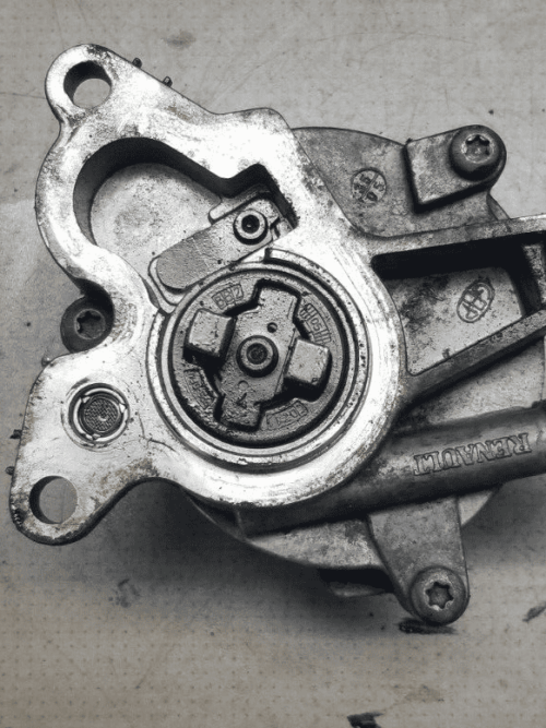 Renault Megane 2.0 Diesel Vacuum Pump  8200376925
