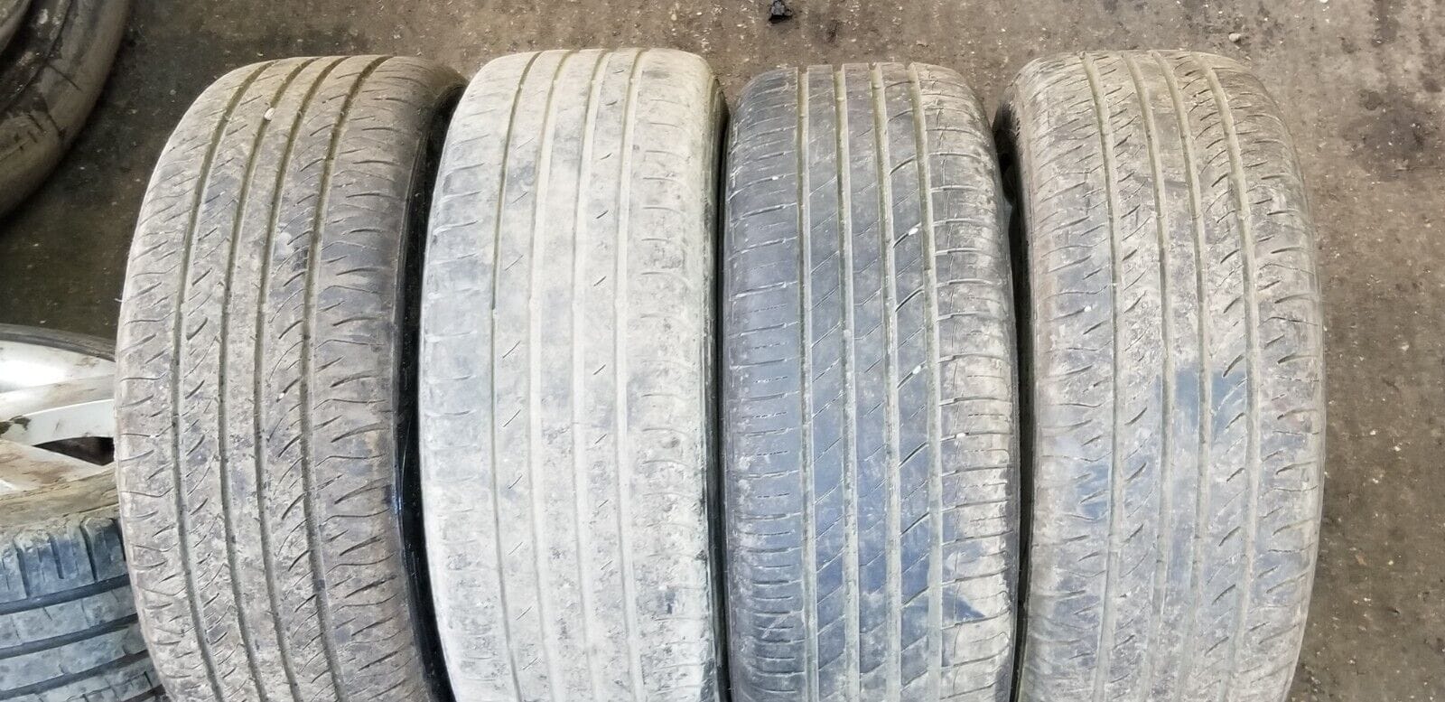 Close‑up tread pattern 205/55 R16 tyre Octavia wheel