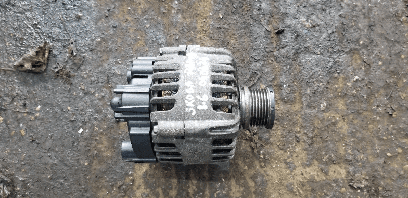 Skoda Rapid 2016 03L903023J Alternator |O - Image 3