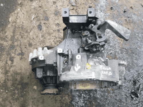 2016 Skoda Rapid 5-speed manual gearbox main view