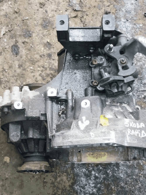 2016 Skoda Rapid 5-speed manual gearbox main view