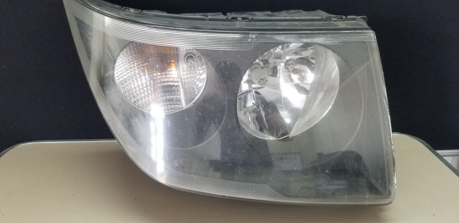 Front view of Volkswagen Crafter passenger side headlight unit