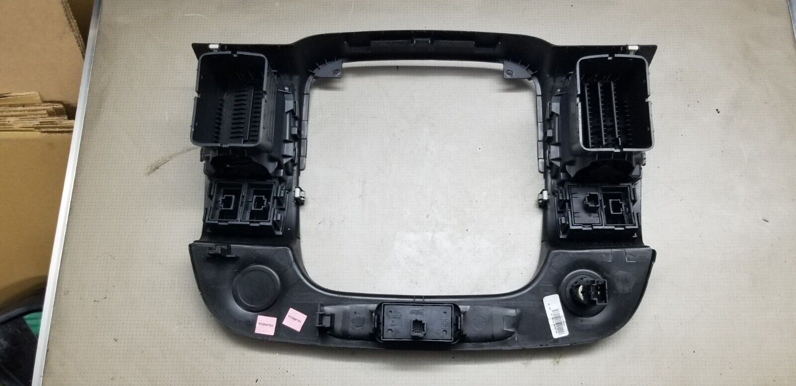 VAUXHALL VIVARO RADIO FRAME SURROUND PANEL 93452450 - Image 3
