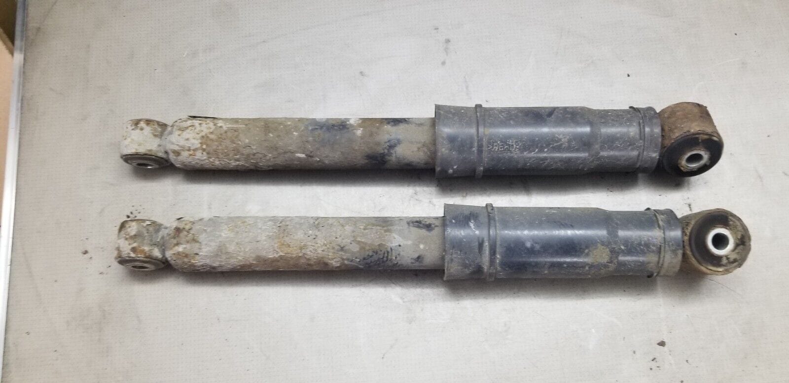 Vauxhall Vivaro Shock Absorber Rear Pair 2014 2.0 Diesel - Image 3