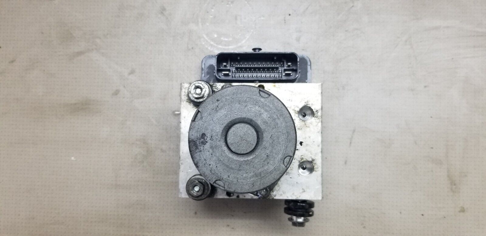 ABS pump and electrical connector module side view Crafter 2265106513