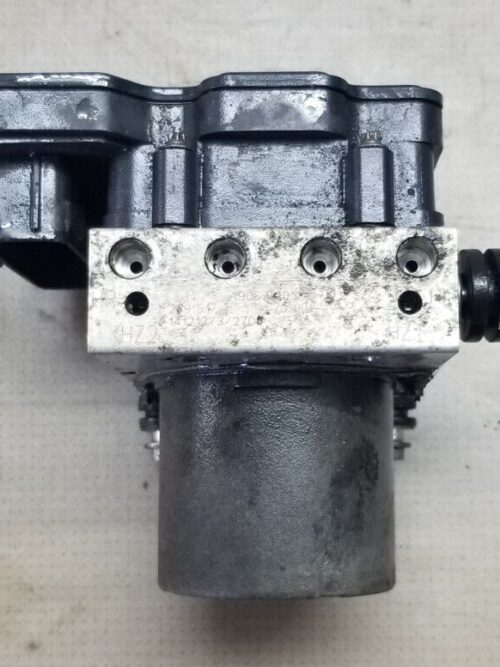 VW Crafter 2015 2.0 TDI ABS pump module front view 2265106513