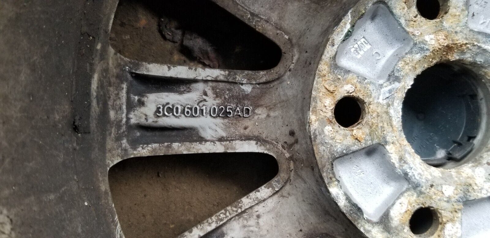 VW ALLOY WHEEL 3CO601025AD - Image 10