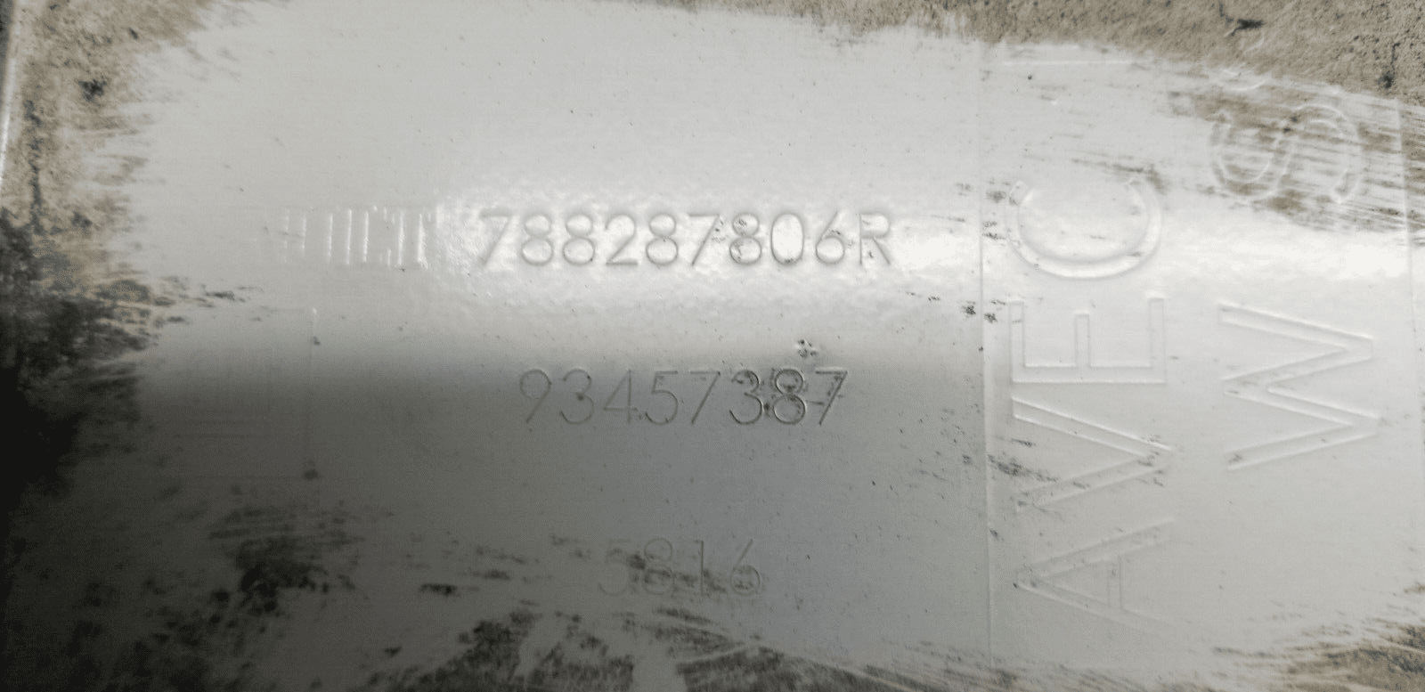 Vauxhall Vivaro/Renault Trafic MOULDING BELOW FUEL CAP (WHITE) P/N 788287806R - Image 3