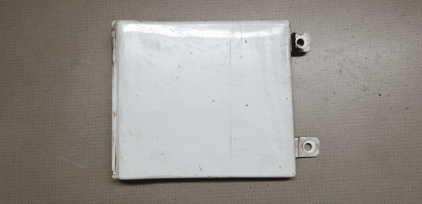 Vauxhall Vivaro/Renault Trafic MOULDING BELOW FUEL CAP (WHITE) P/N 788287806R