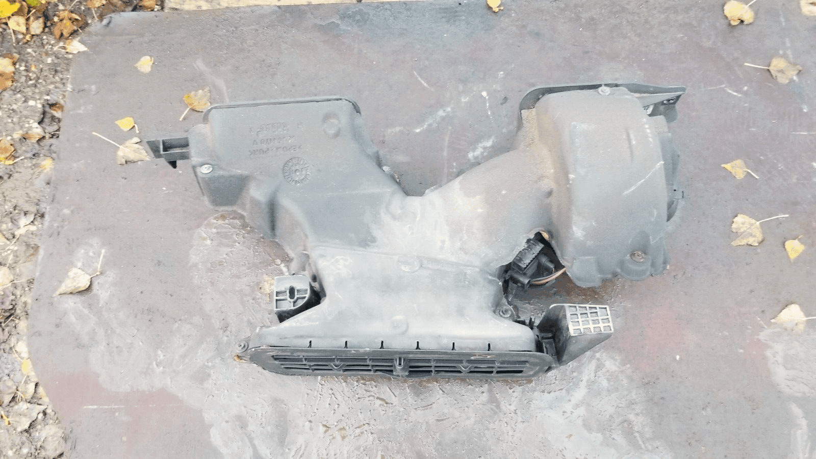 2012 Vauhall Vivaro pollen filter housing cab fan housing blower fan housing - Image 3