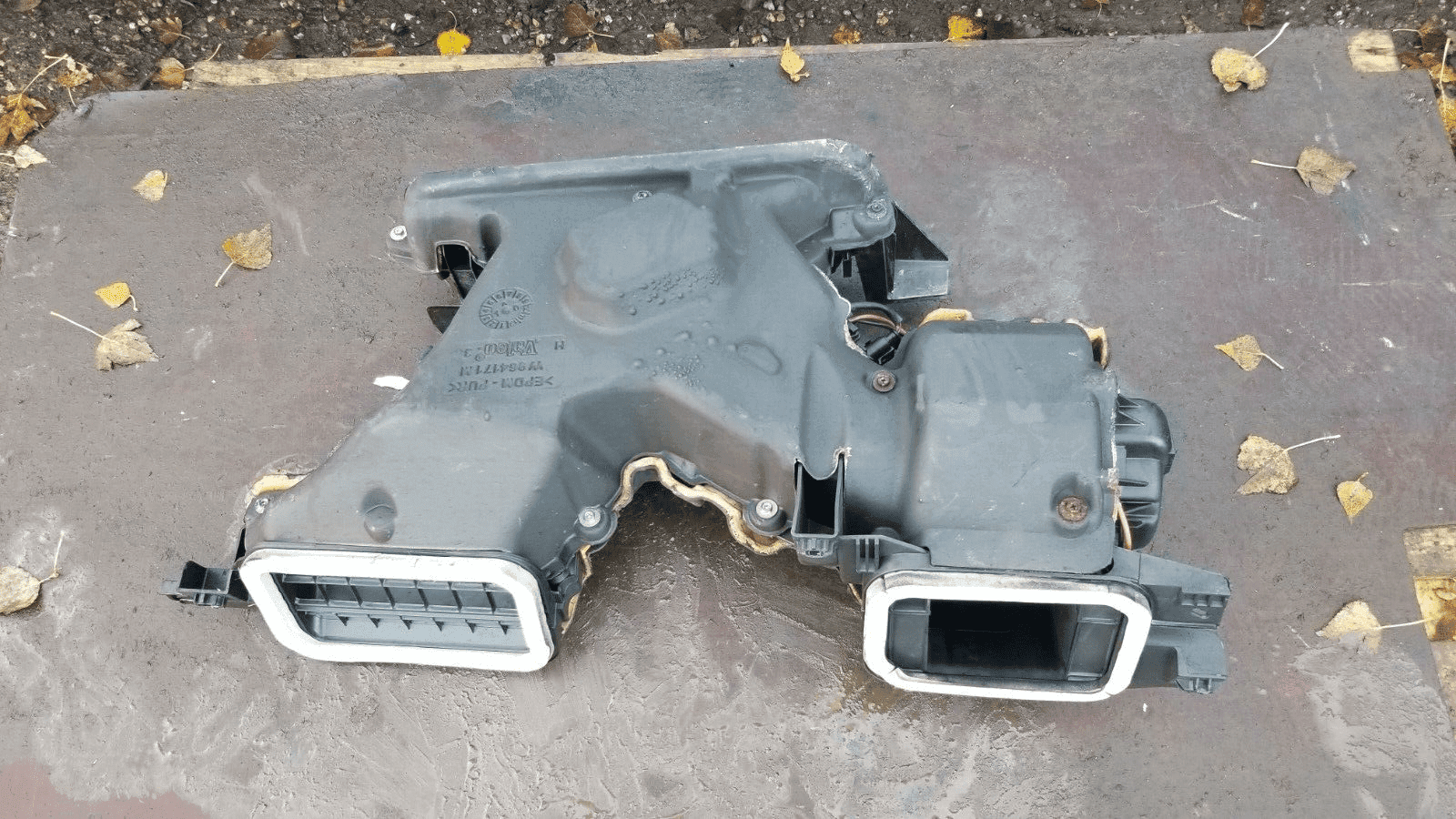 2012 Vauhall Vivaro pollen filter housing cab fan housing blower fan housing