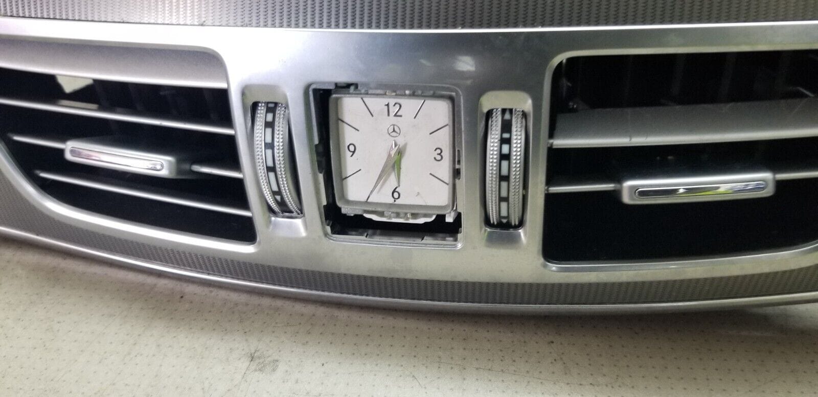 2014 MERCEDES E CLASS DASHBOARD TRIM AND VENTS A212680XX93 - Image 3