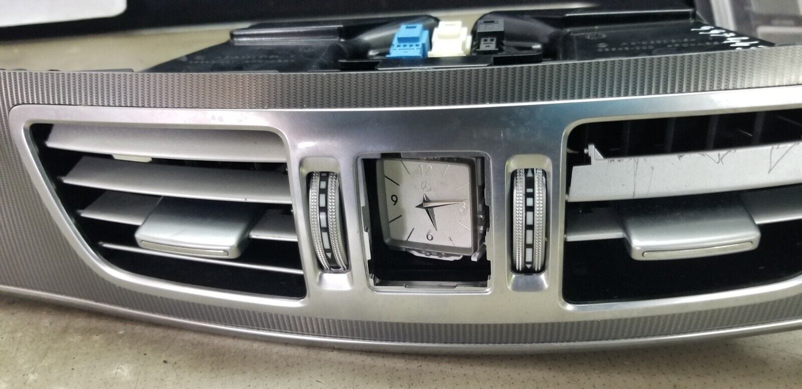 2014 MERCEDES E CLASS DASHBOARD TRIM AND VENTS A212680XX93 - Image 10