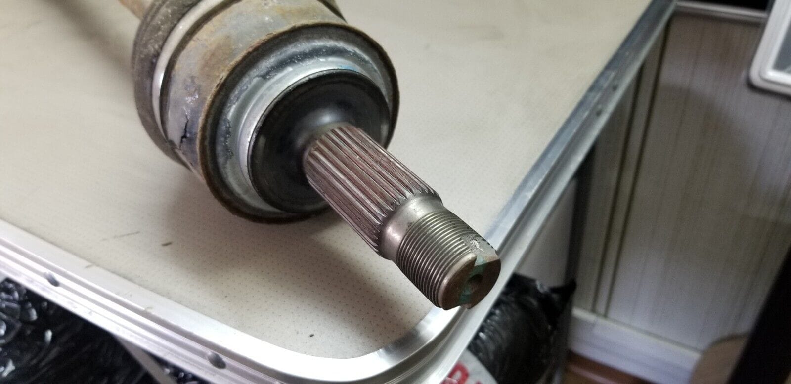 2014 Mercedes Vito W639 Rear Axle Output Drive Shaft Manual Transmission - Image 4