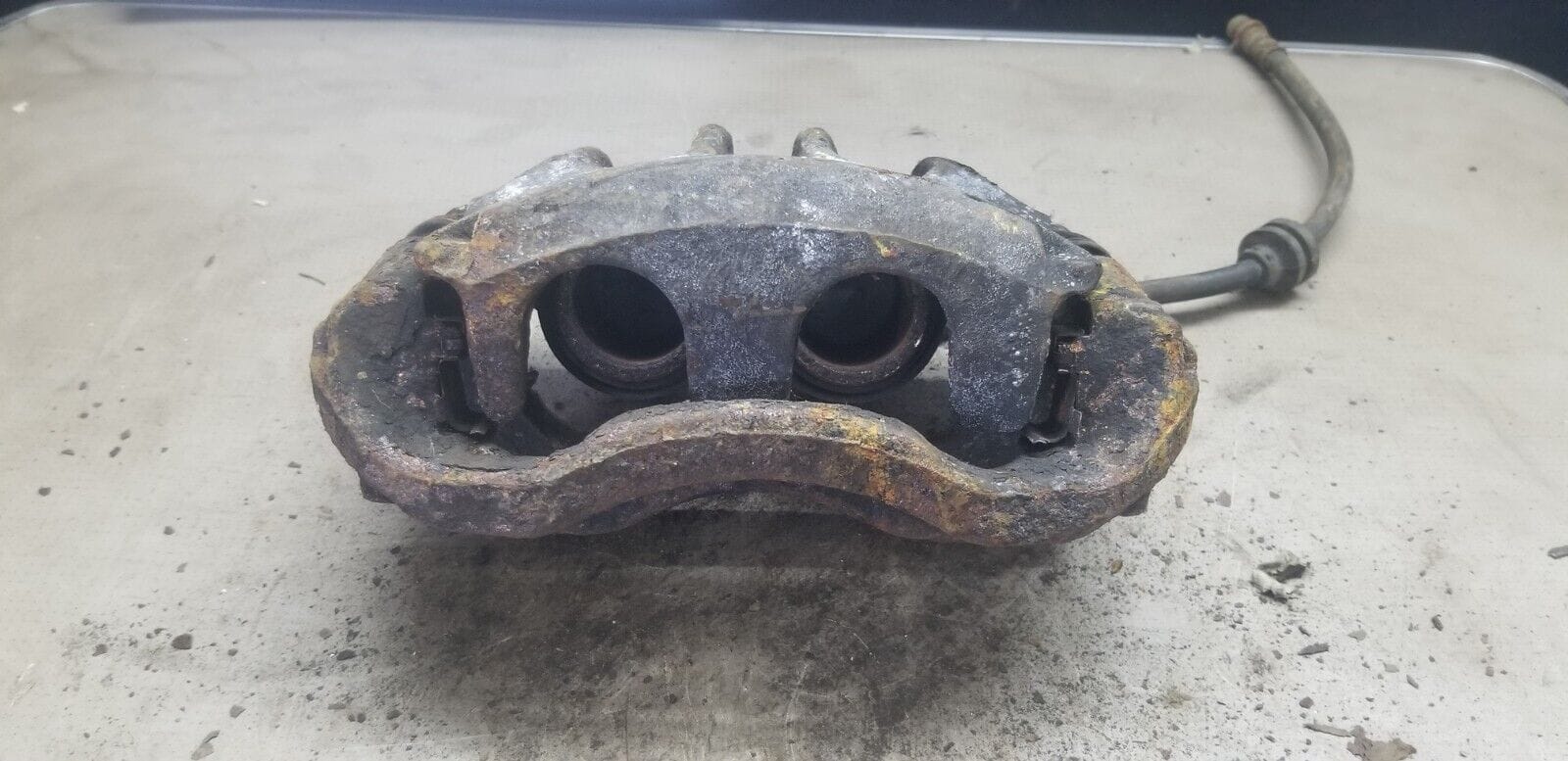 2015 Renault Master 2.3L Front Left Caliper - Image 3