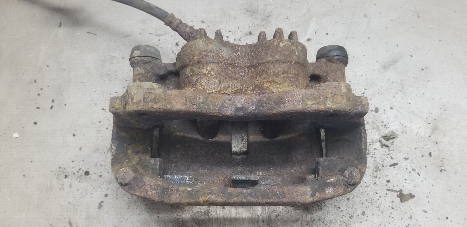 2015 Renault Master 2.3L Front Left Caliper - Image 5