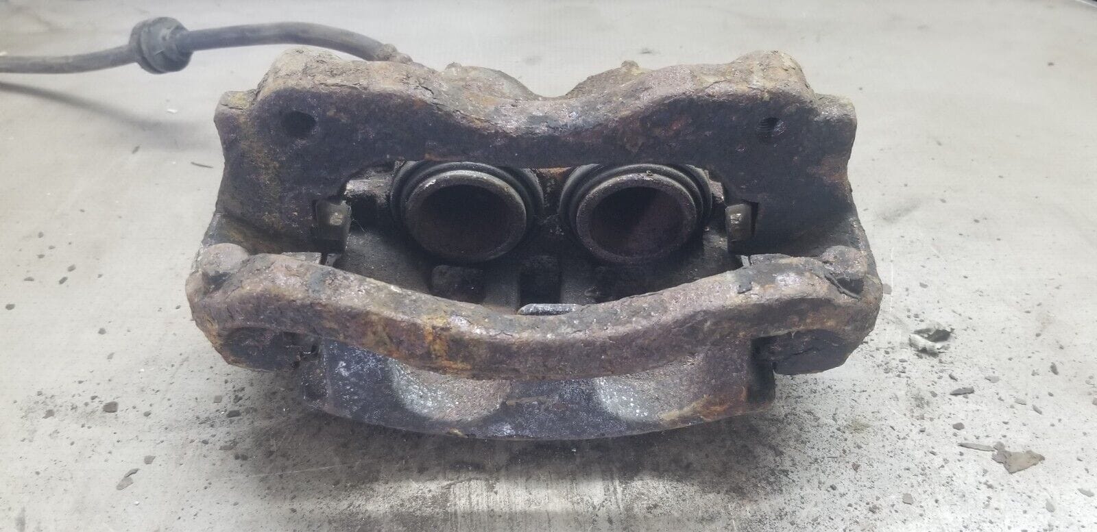 2015 Renault Master 2.3L Front Left Caliper - Image 6