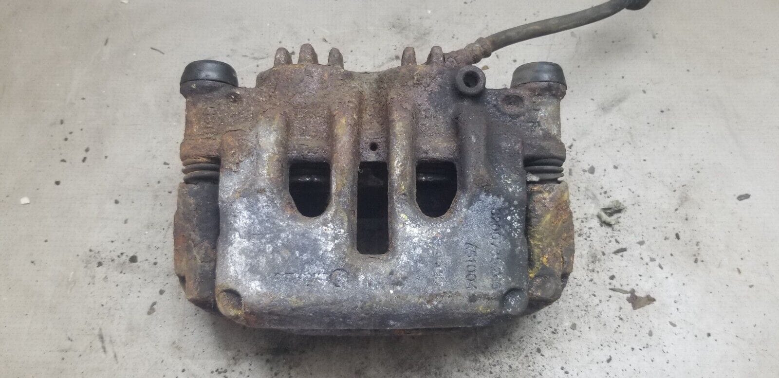 2015 Renault Master 2.3L Front Left Caliper