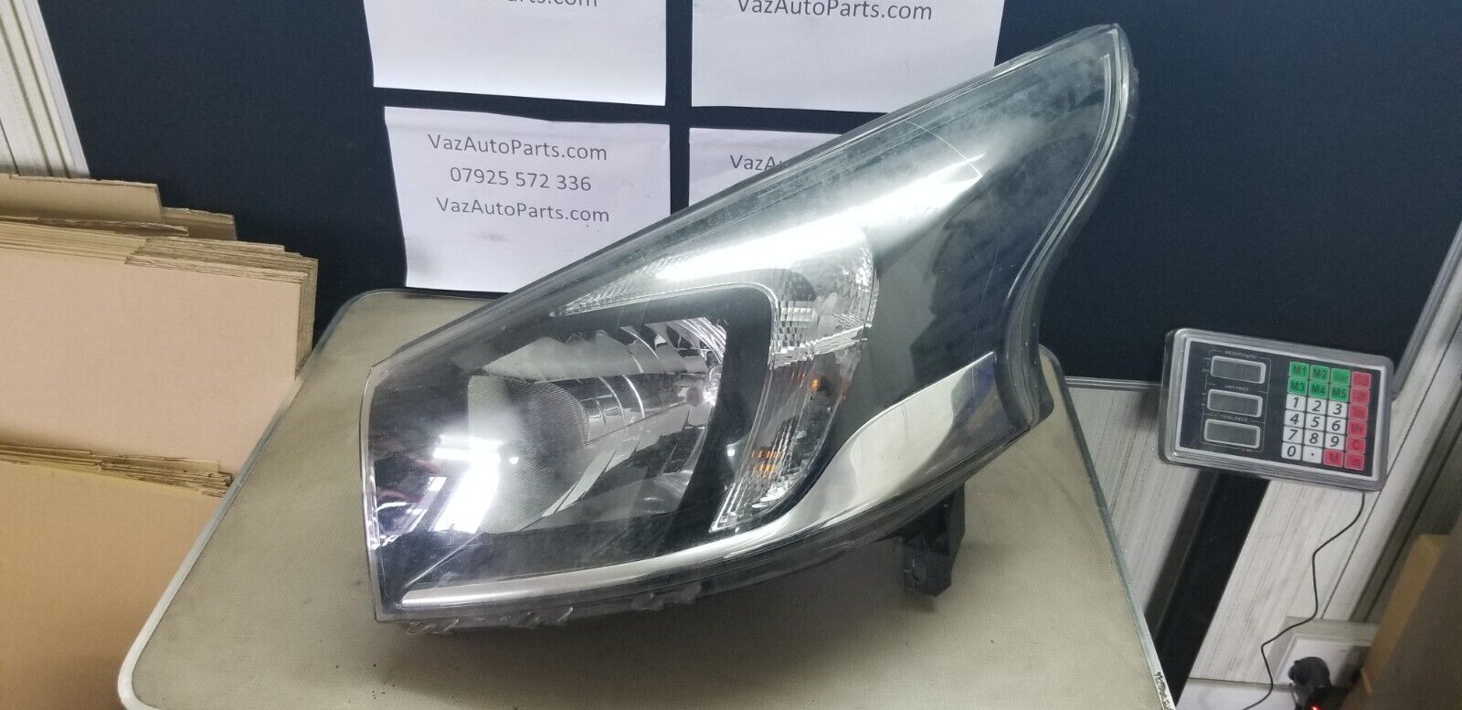 2015 Vauxhall Vivaro X82 left headlight front view