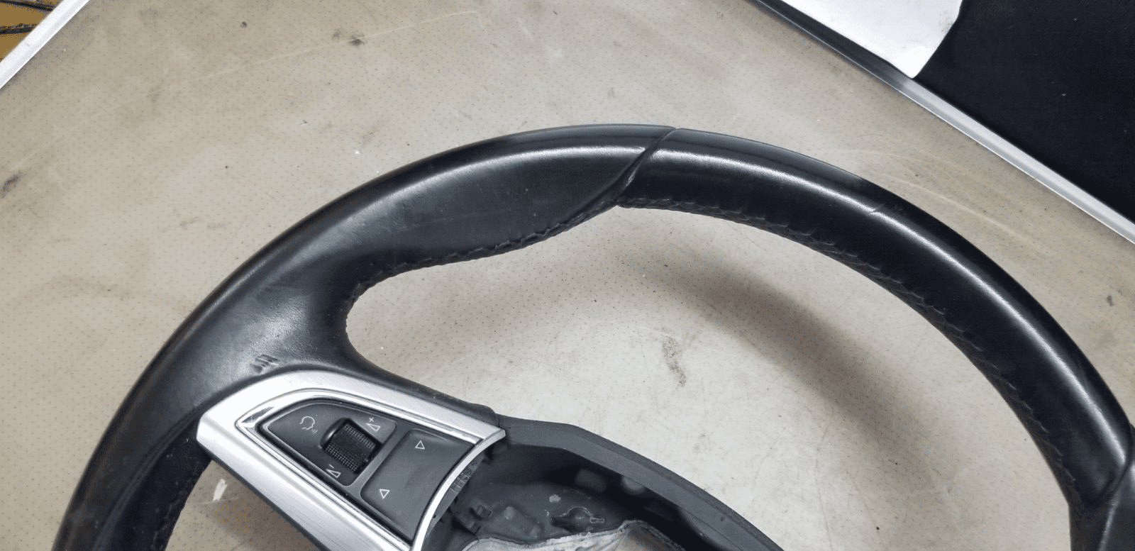 2016 Genuine Skoda Rapid Leather Multifunction Switch Steering Wheel 5E0419091BE - Image 3