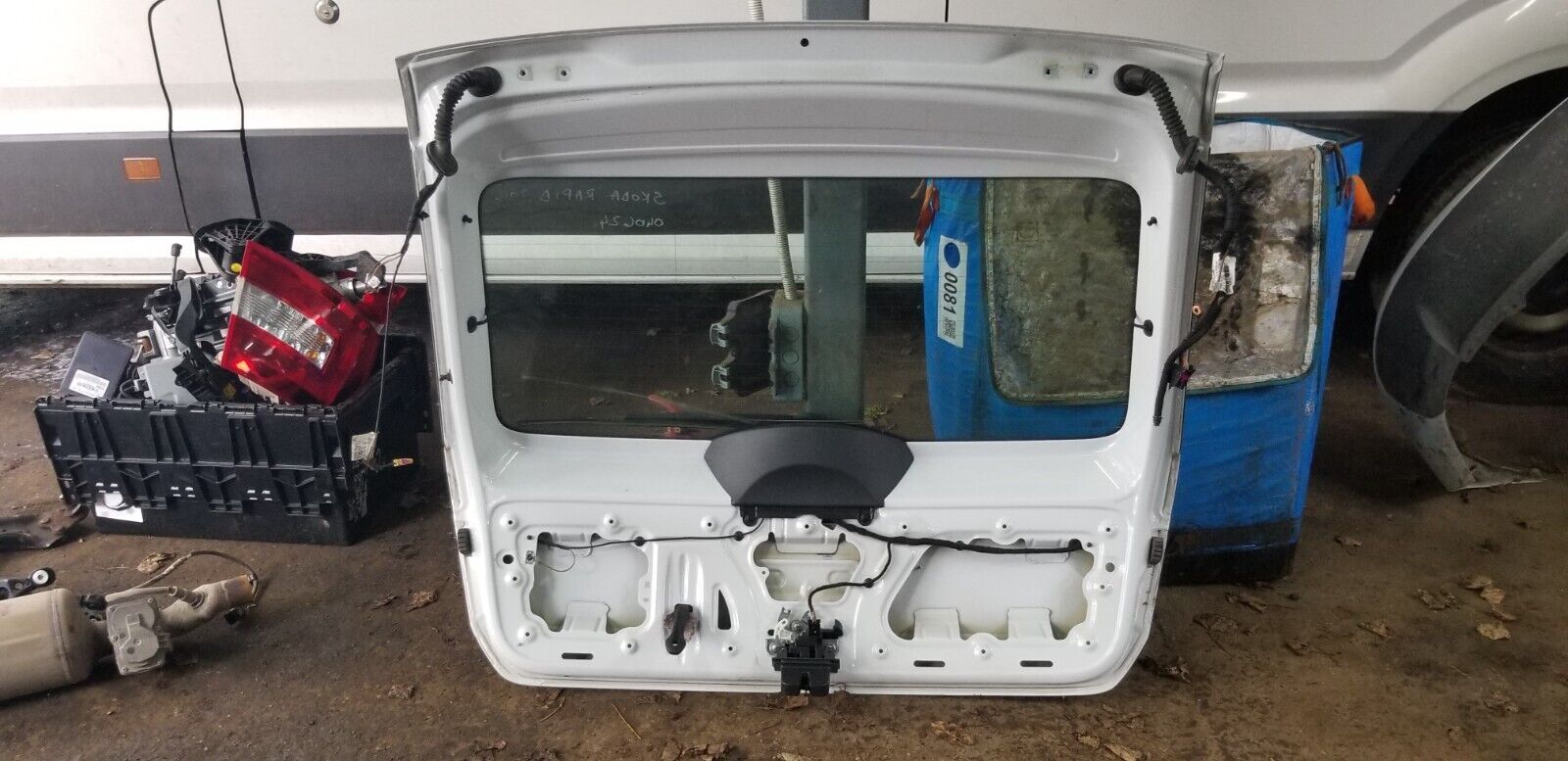 2016 Skoda Rapid 5 Door Hatchback White Bootlid / Tailgate 2012-2020 |O - Image 3