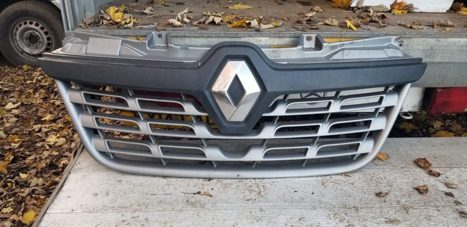 2018 RENAULT MASTER FRONT CENTRE GRILL WITH BADGE FACELIFT