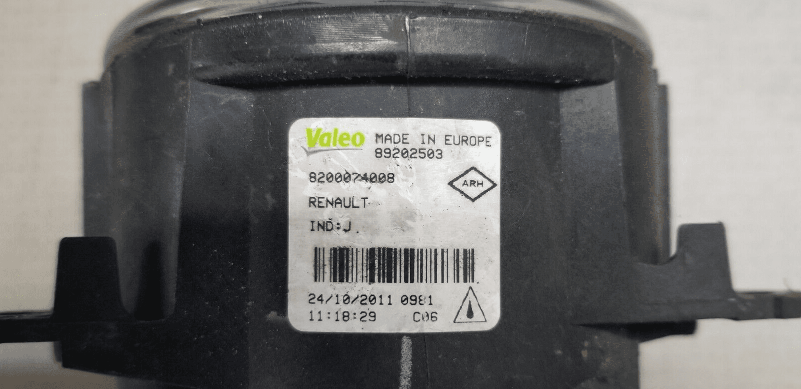 8200074008 fog light for RENAULT MEGANE - Image 4