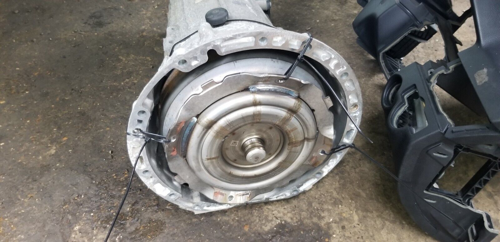 Close-up of Mercedes-Benz gearbox 722.908 A2122708009