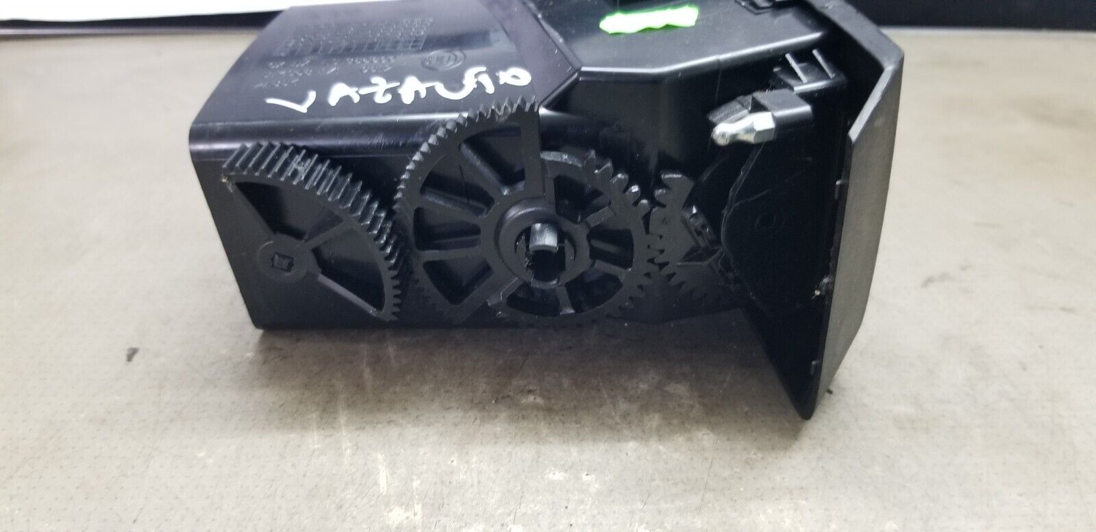 Citroen Relay Peugeot Boxer 2014-2022 DRIVERS SIDE CENTRE DASH AIR VENT - Image 5