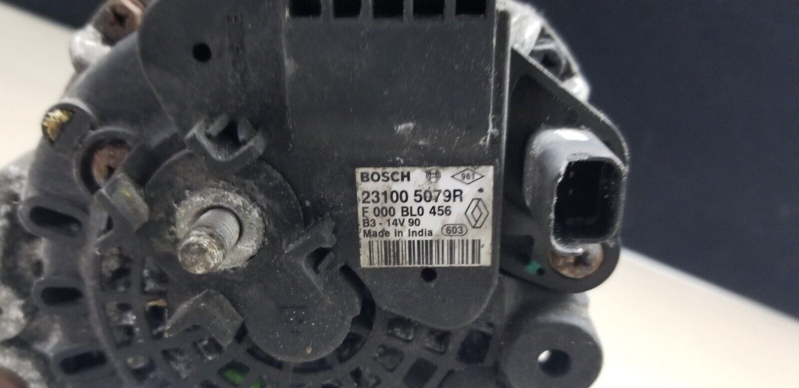 Dacia Sandero Alternator Bosch 231005079R - Image 4